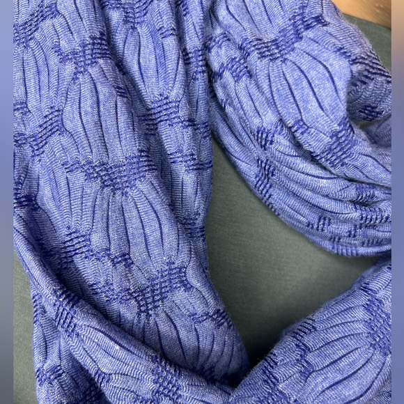 SHOLDIT MYSTIC BLUE INFINITY SCARF W/POCKET - NWOT - Picture 4 of 6